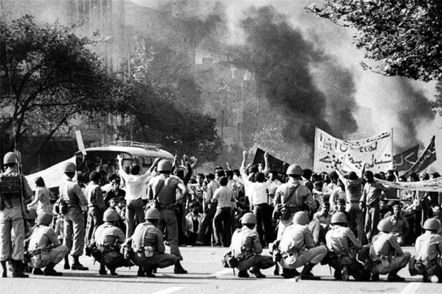 3 مستند مهم تاریخی درباره واقعه 17 شهریور/ روایتی همه جانبه از اتفاقات "جمعه سیاه" در مستند "هشت صبح ... میدان ژاله"- اخبار سینما و تئاتر - اخبار فرهنگی تسنیم 2 مستند ,