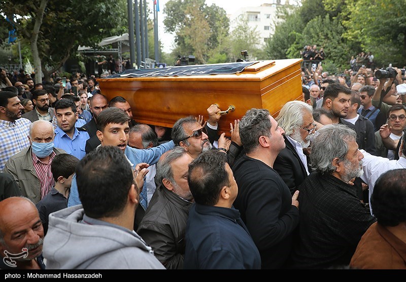 خداحافظی با آتیلا در پهنه رودکی / تا سینما زنده است؛ آتیلا پسیانی هم زنده است + فیلم و عکسخداحافظی با آتیلا در پهنه رودکی / تا سینما زنده است؛ آتیلا پسیانی هم زنده است + فیلم و عکس 2 بنیاد رودکی , تالار وحدت , تئاتر ,