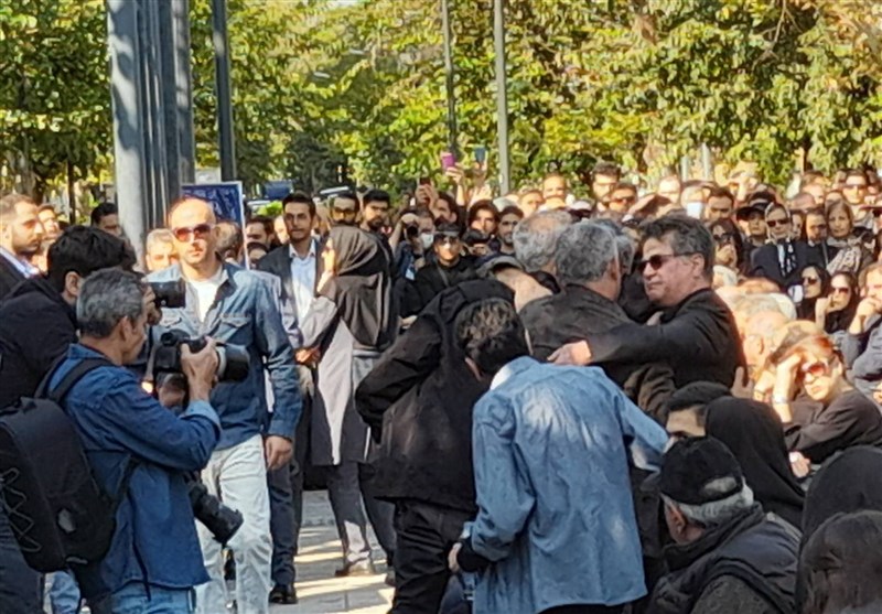 مراسم تشییع داریوش مهرجویی و همسرش برگزار شد + فیلم 2 سینمای ایران ,