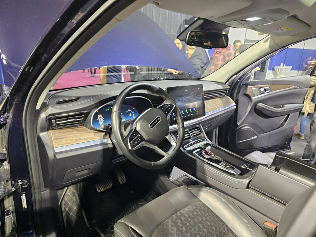 اسکای ول ET5 به صورت رسمی رونمایی شد، نخستین خودرو برقی در راه بازار ایران 1 کابین خودرو