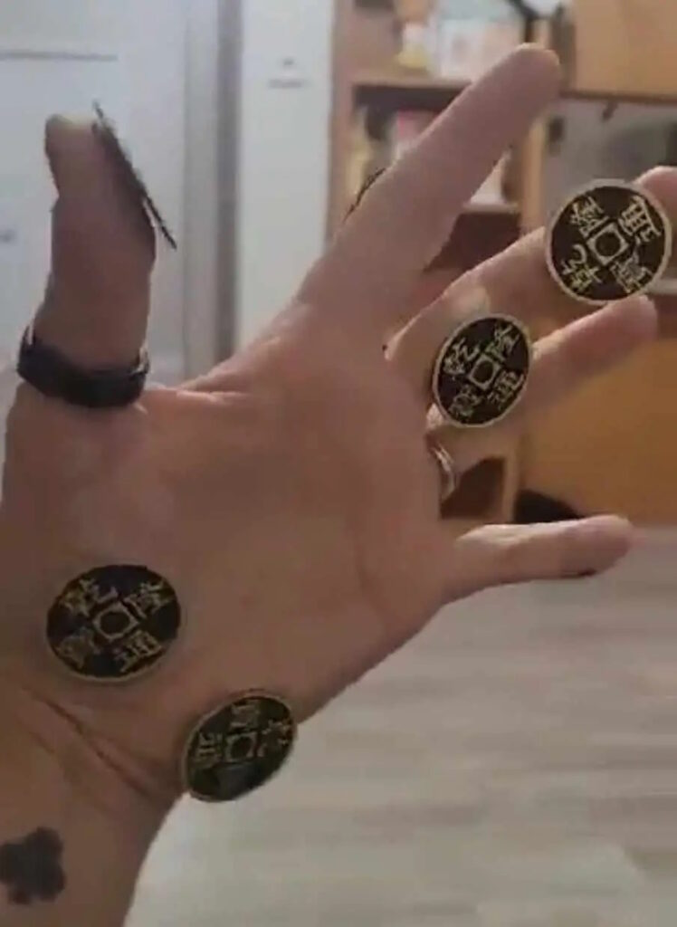 زن شعبده باز رکورددار بیشترین ایمپلنت تکنولوژیکی در بدن + ویدئو