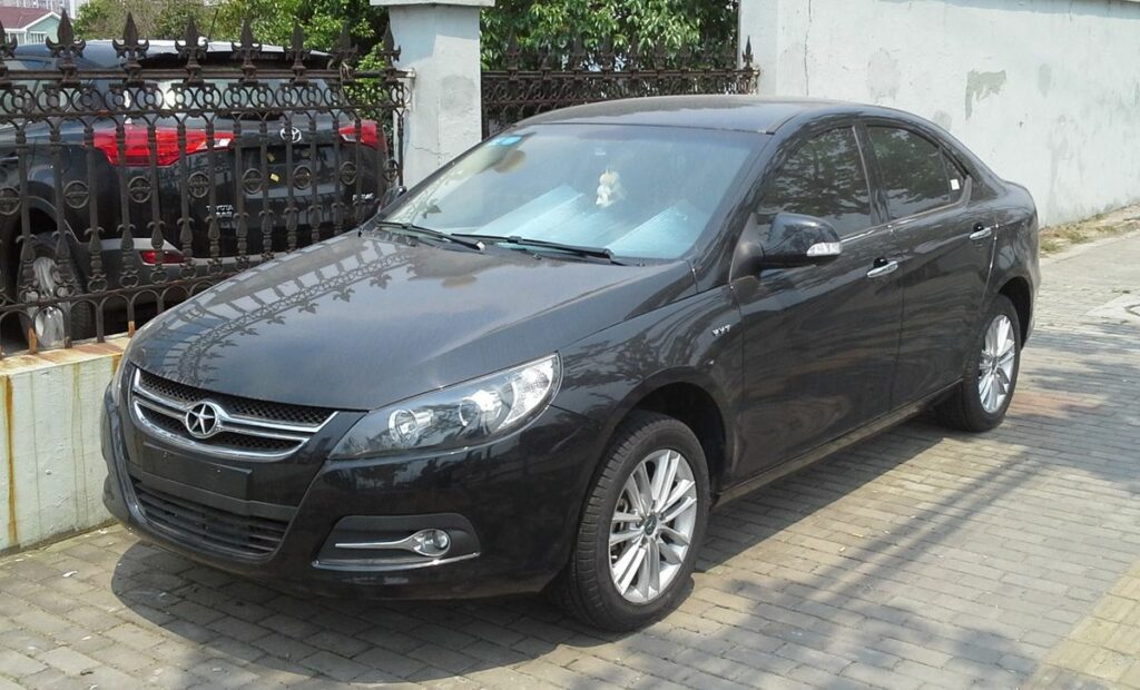 خرید خودروی چینی کارکرده با کمتر از یک میلیارد تومان بهصرفه است؟ + جدول 1 خرید خودرو چینی جک J5