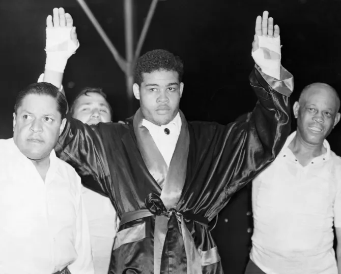 فهرست کامل قهرمانان بلامنازع بوکس سنگین وزن 1 فهرست کامل قهرمانان بلامنازع بوکس سنگین وزن.webp