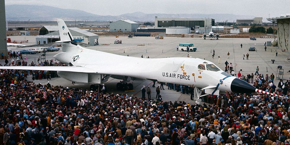 بمب افکن بی-1 لنسر آمریکا چه قابلیت هایی دارد؟ 1 بمب افکن بی 1- لنسر