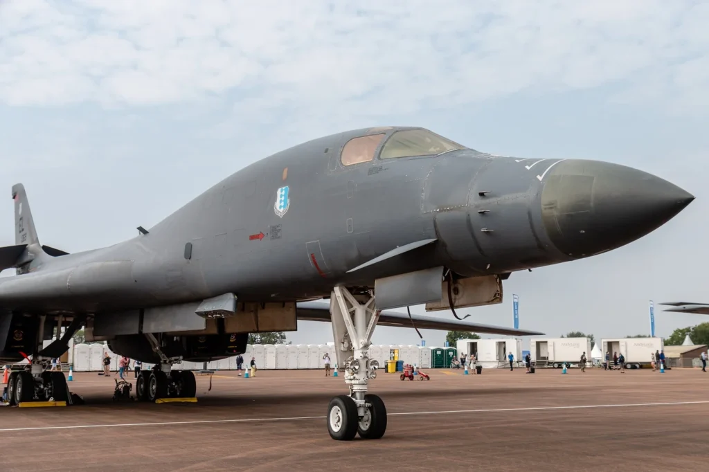 بمب افکن بی-1 لنسر آمریکا چه قابلیت هایی دارد؟ 4 بمب افکن بی-1 لنسر