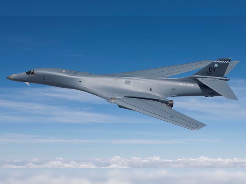 بمب افکن بی-1 لنسر آمریکا چه قابلیت هایی دارد؟ 12 بمب افکن بی-1 لنسر