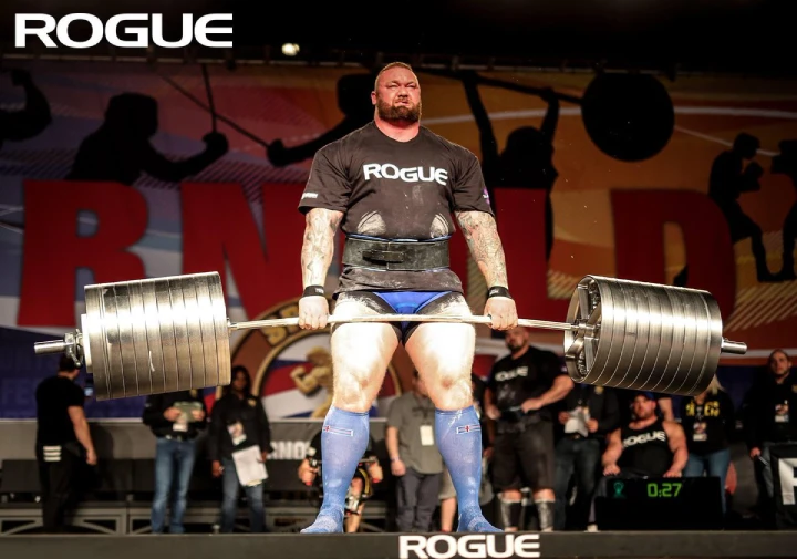 ددلیفت 440 کیلویی هافثور پی یرشون در تمرینات آمدگی قوی ترین مردان جهان + ویدیو 1 ددلیفت 440 کیلویی هافثور پییرشون در تمریناتش برای مسابقه قویترین مردان