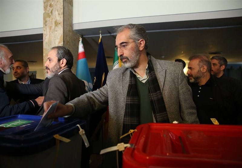 وجود هنرمندان پای صندوق رای به روایت عکس 22 تالار وحدت , تخلفات انتخاباتی ,