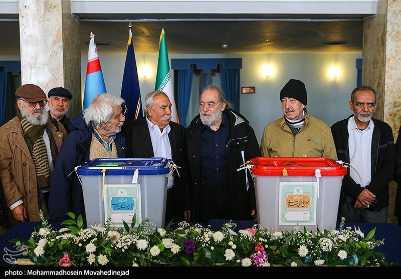 وجود هنرمندان پای صندوق رای به روایت عکس 18 تالار وحدت , تخلفات انتخاباتی ,