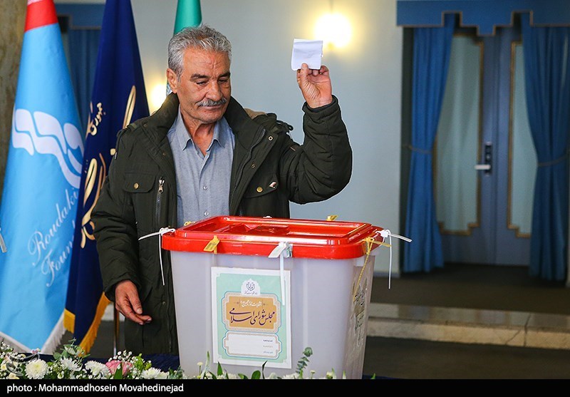 وجود هنرمندان پای صندوق رای به روایت عکس 12 تالار وحدت , تخلفات انتخاباتی ,