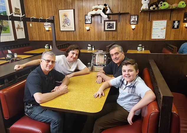 فروش رستوران سکانس آخر سریال «خانواده سوپرانو» به قیمت 82.6 هزار دلار 3 1709827830 512 فروش رستوران سکانس آخر سریال خانواده سوپرانو به قیمت 826