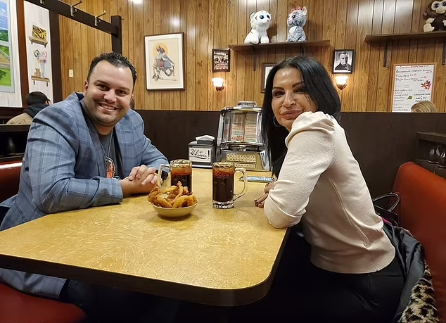 فروش رستوران سکانس آخر سریال «خانواده سوپرانو» به قیمت 82.6 هزار دلار 2 1709827830 656 فروش رستوران سکانس آخر سریال خانواده سوپرانو به قیمت 826