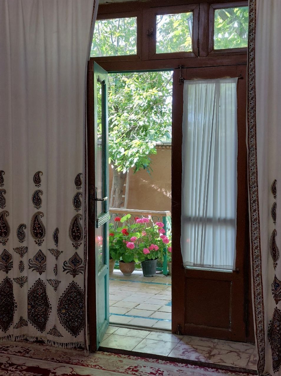 داستان برگشت به زادگاه مادری از جاده "ایران قشنگ"_غروب شهر 2 مستند , سینما , تلویزیون , ایرانگردی | ایران گردی , گردشگری ,