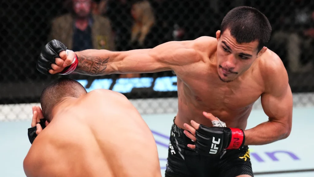 حذف مبارز برزیلی از UFC بعد از گاز گرفتن گوش حریف + ویدئو_غروب شهر 2 حذف مبارز برزیلی از UFC پس از گاز گرفتن گوش حریف + ویدئو