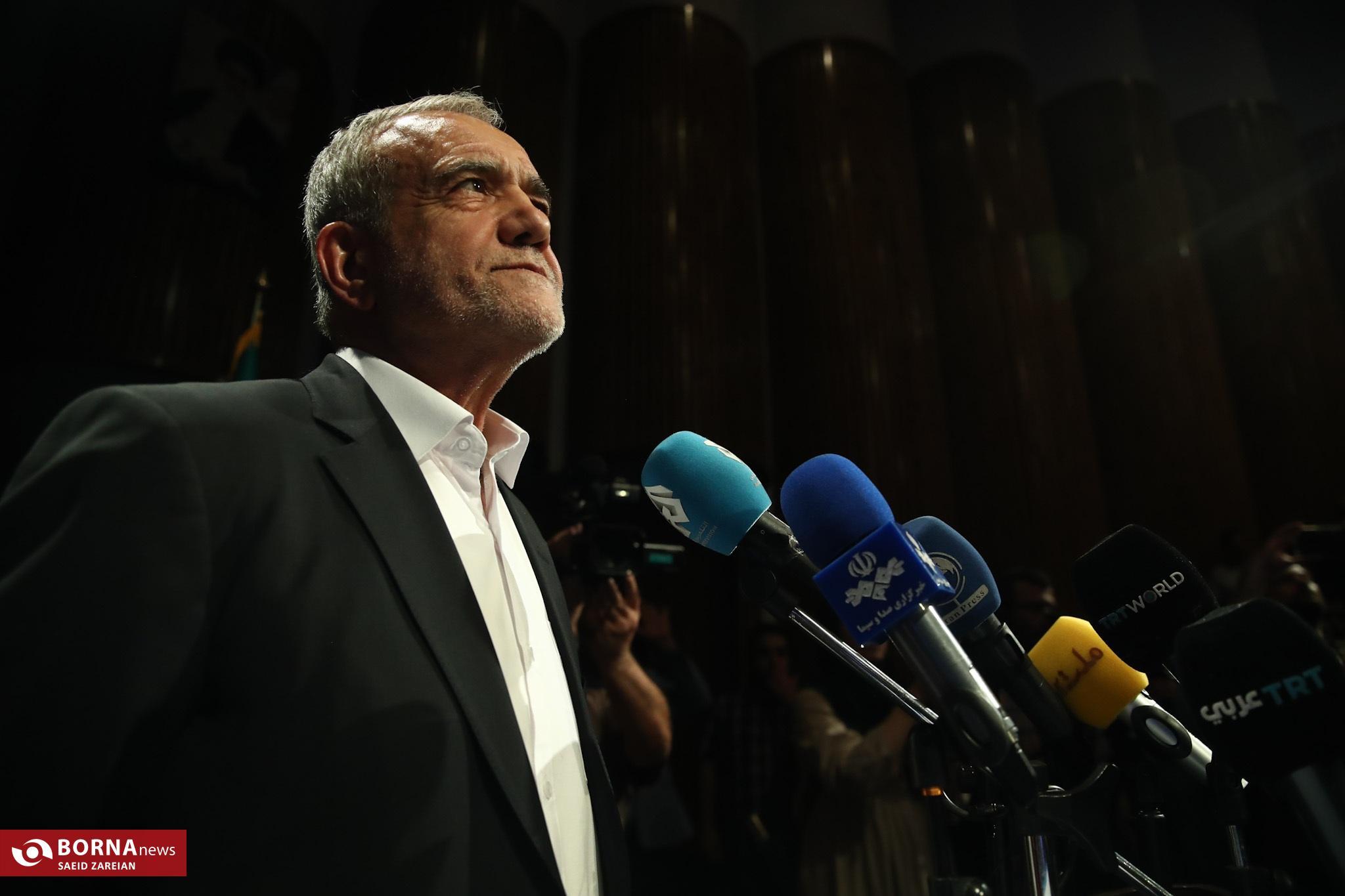 پزشکیان: نه اهل دعوا و نه رفتن زیر بار حرف زور هستم پزشکیان: نه اهل دعوا و نه رفتن زیر بار حرف زور هستم