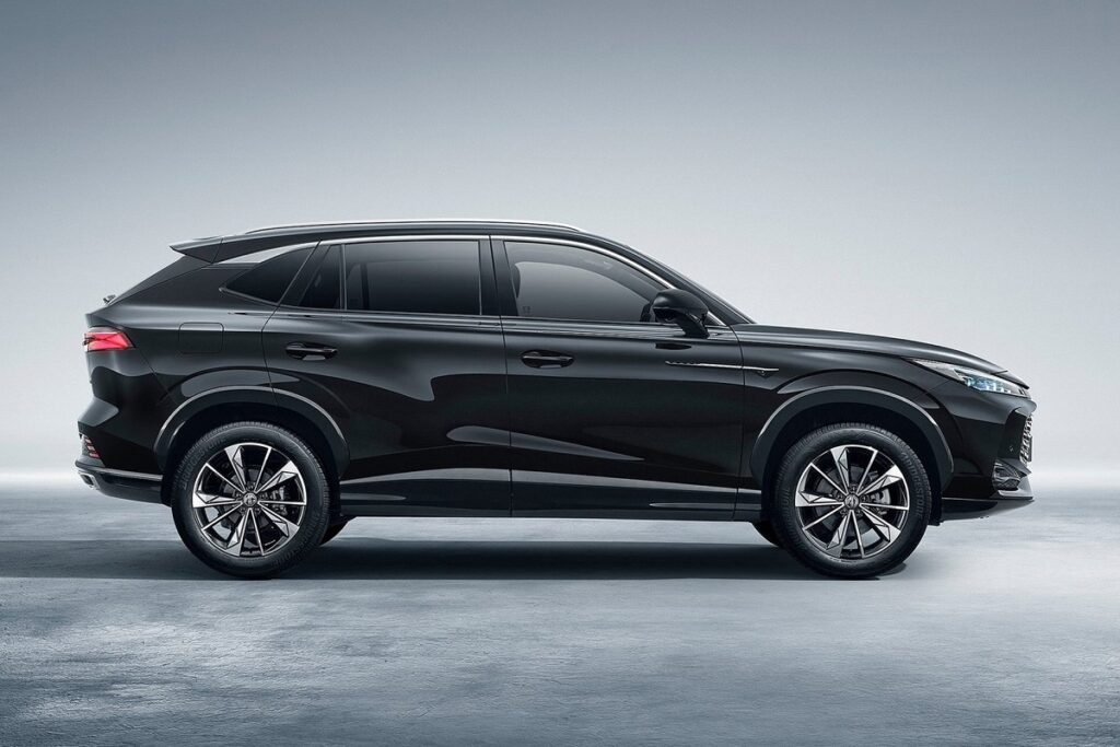 نسل دوم ام جی HS برای نخستین بار به نمایش درآمد_غروب شهر 1 ام جی HS