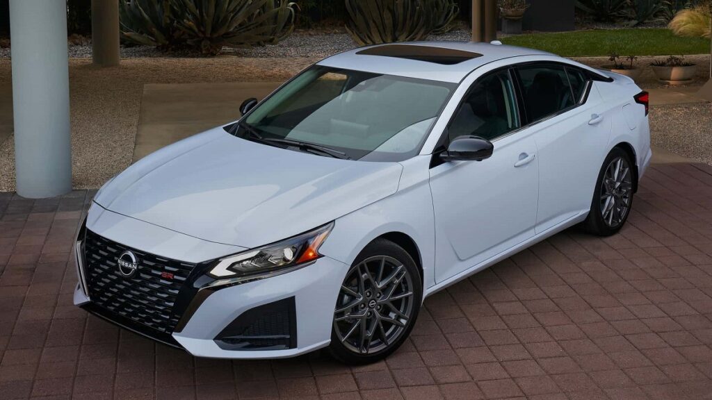 تشکیل نیسان آلتیما و نیسان ورسا امکان پذیر متوقف شود_غروب شهر 1 نیسان آلتیما