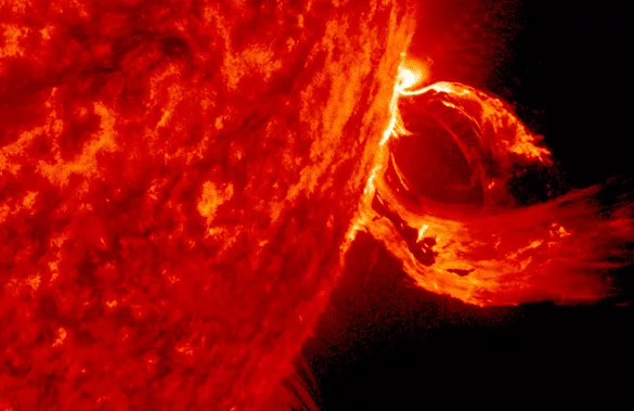 طوفان خورشیدی چیست و چه خطراتی برای زمین دارد؟_غروب شهر 1 طوفان خورشیدی