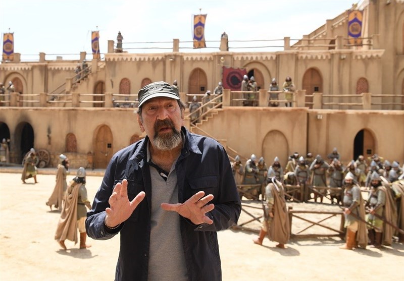 فرهاد اصلانی و امیررضا دلاوری در پشت صحنه «سلمان فارسی»_غروب شهر 2 سریال , تلویزیون , فرهاد اصلانی ,