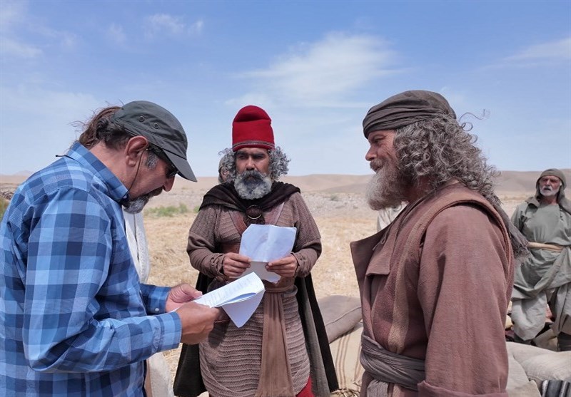 فرهاد اصلانی و امیررضا دلاوری در پشت صحنه «سلمان فارسی»_غروب شهر 3 سریال , تلویزیون , فرهاد اصلانی ,