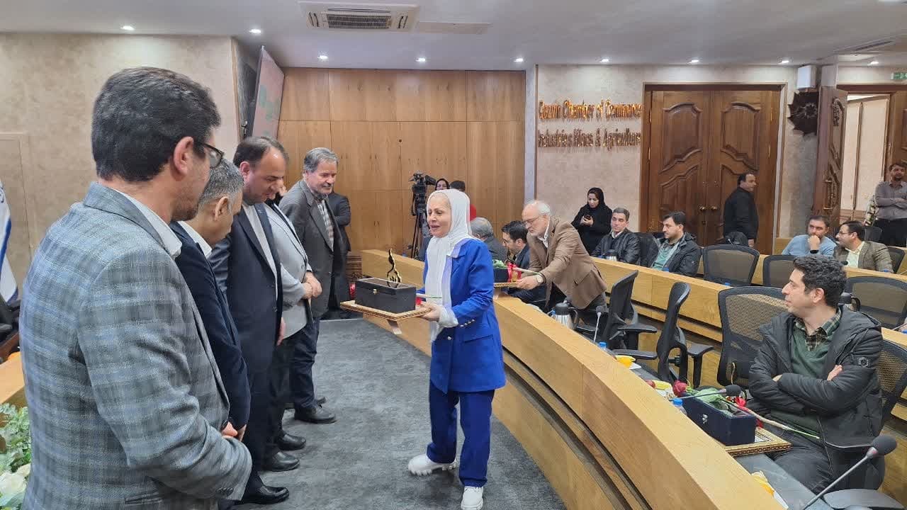 خدمات کارآفرینان در ایجاد اشتغال برای کارگران در شرایط کنونی قابل تقدیر است خدمات کارآفرینان در ایجاد اشتغال برای کارگران در شرایط کنونی قابل تقدیر است